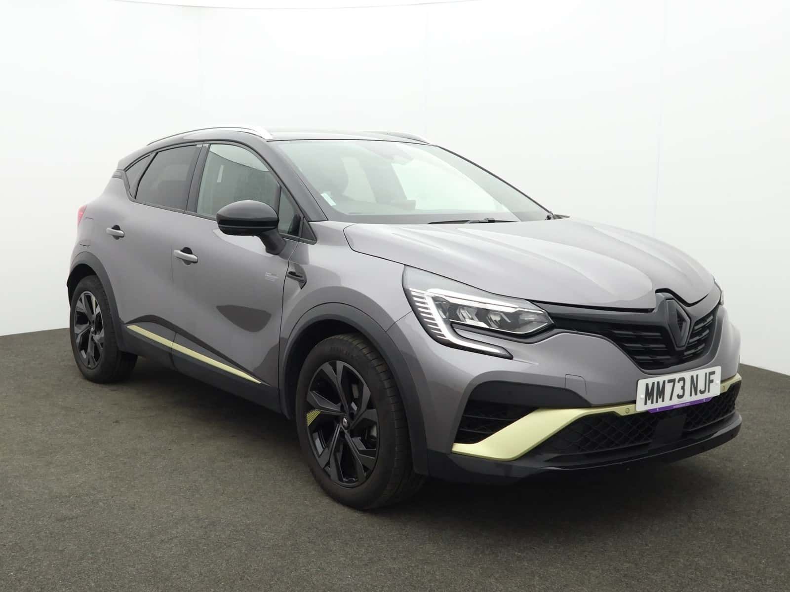 Renault Captur listing photo