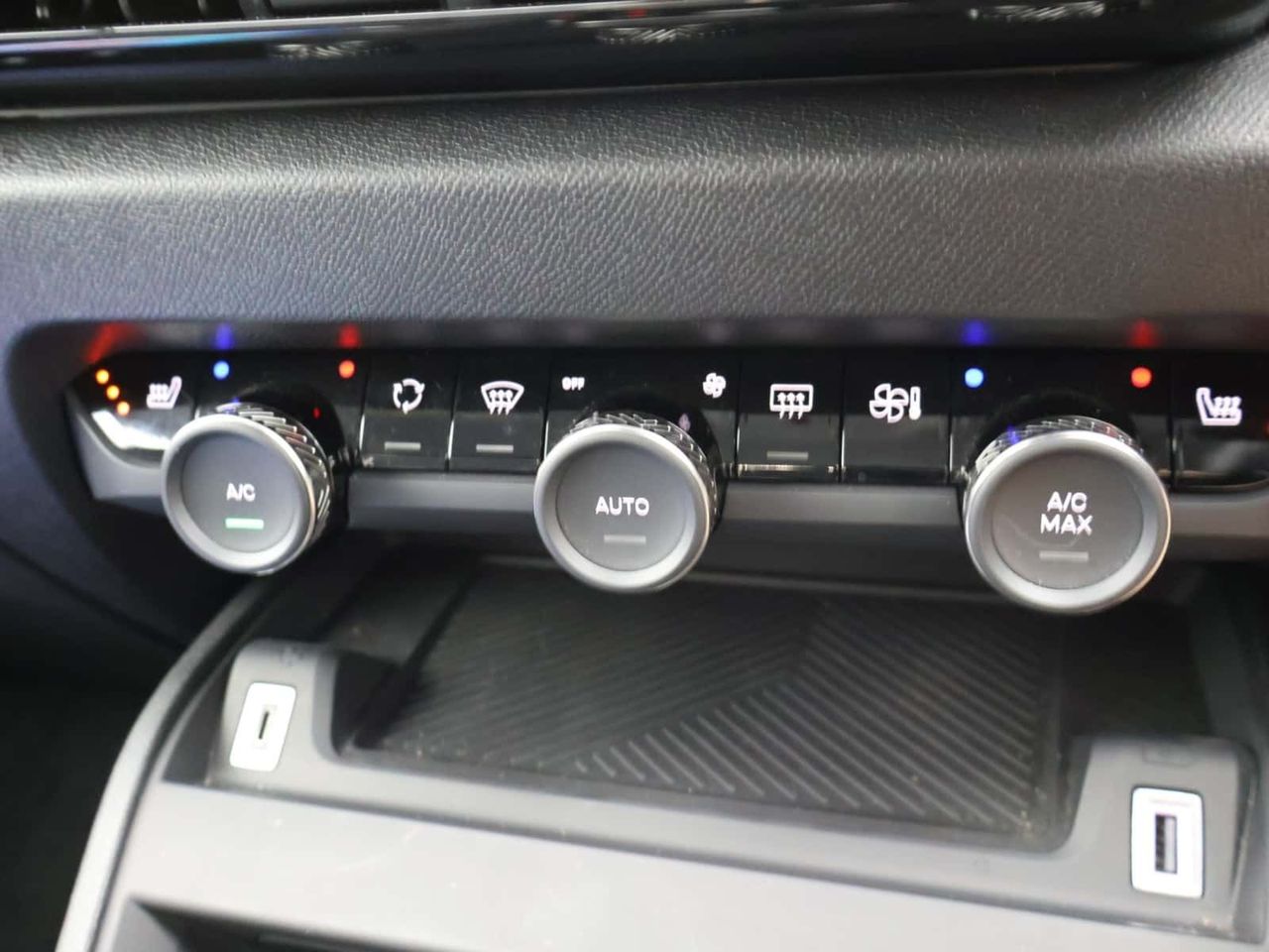 Citroen e-C4 X