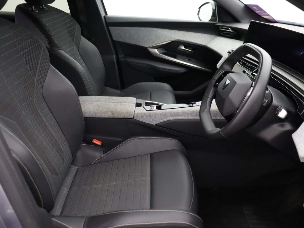 Peugeot E-3008
