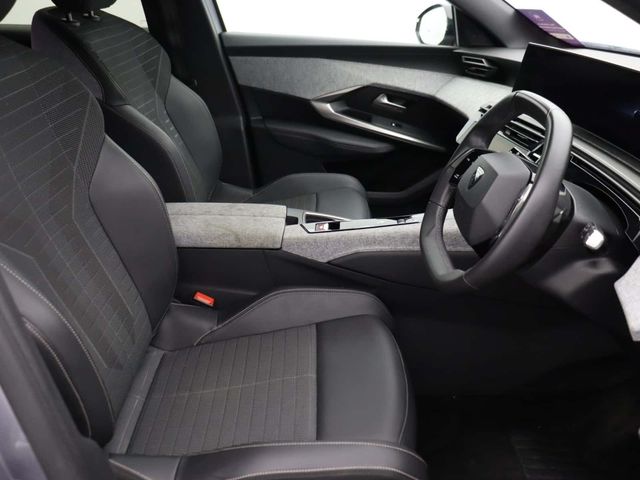 Peugeot E-3008