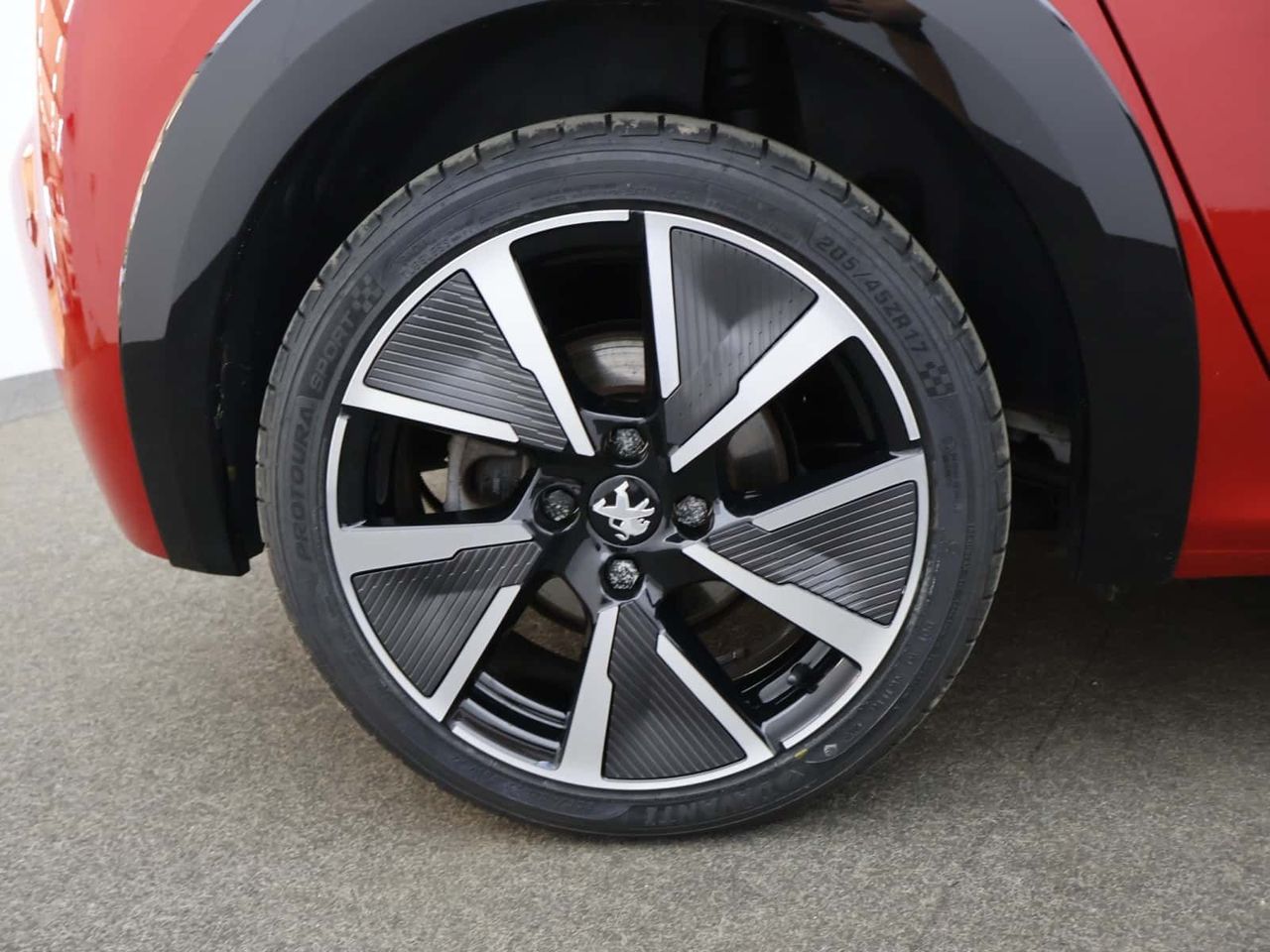 Peugeot E-208