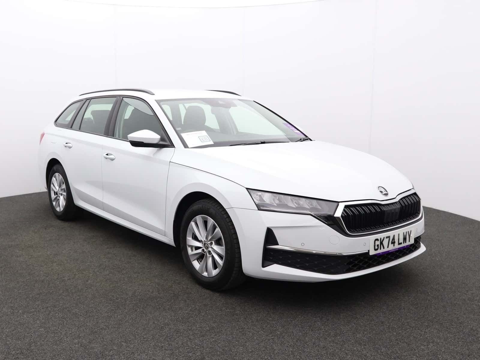 Skoda Octavia listing photo