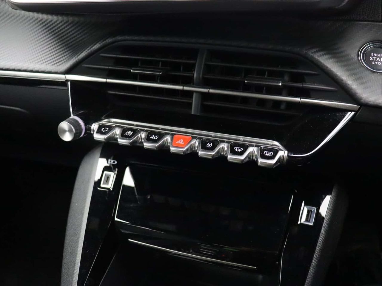 Peugeot E-2008