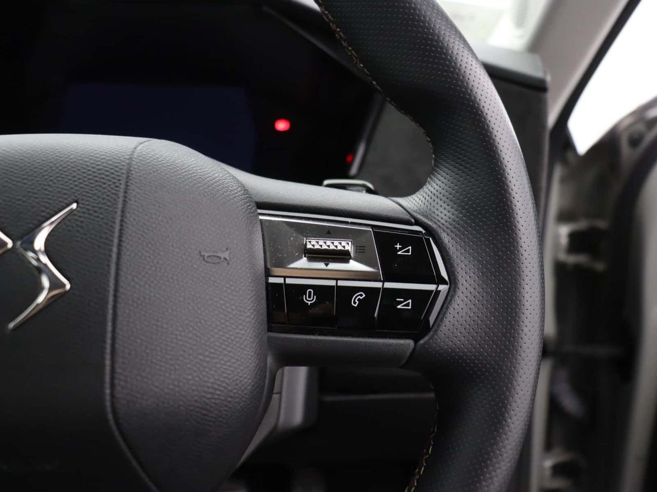 DS AUTOMOBILES DS 4