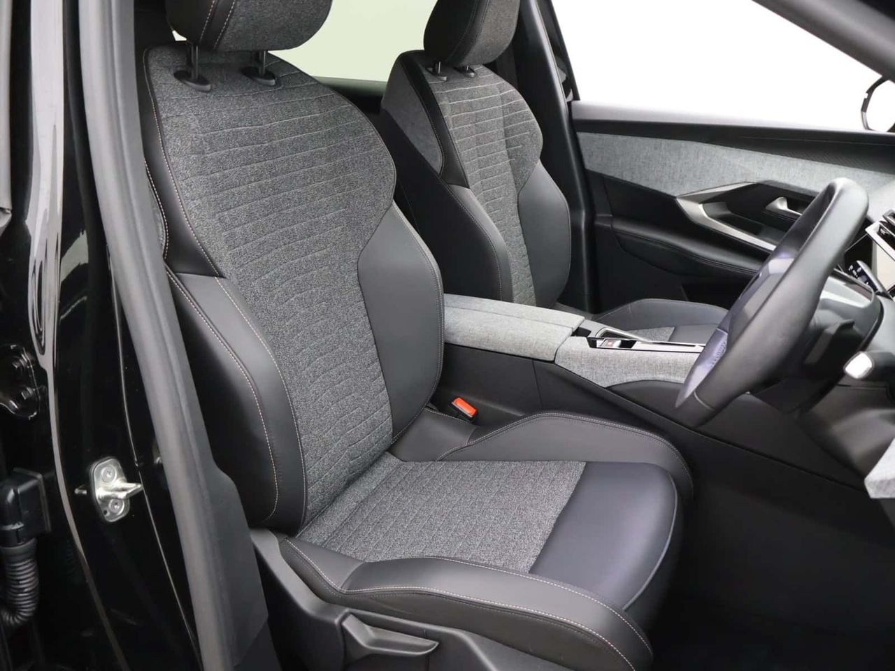 Peugeot E-3008