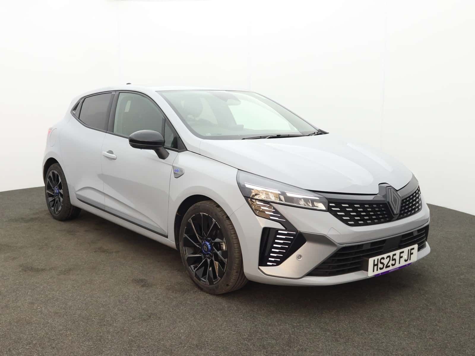 Renault Clio listing photo