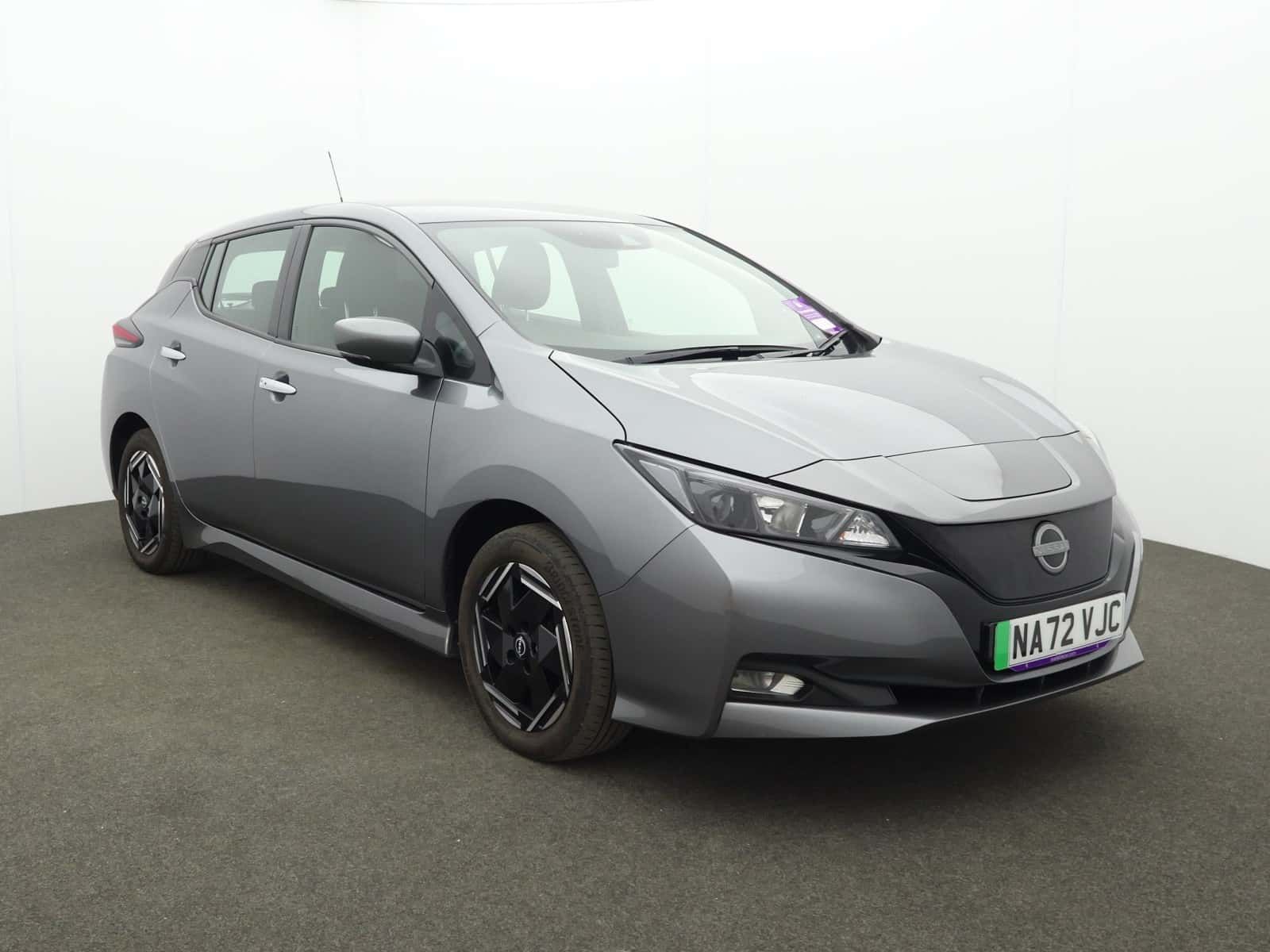 Nissan Leaf listing photo