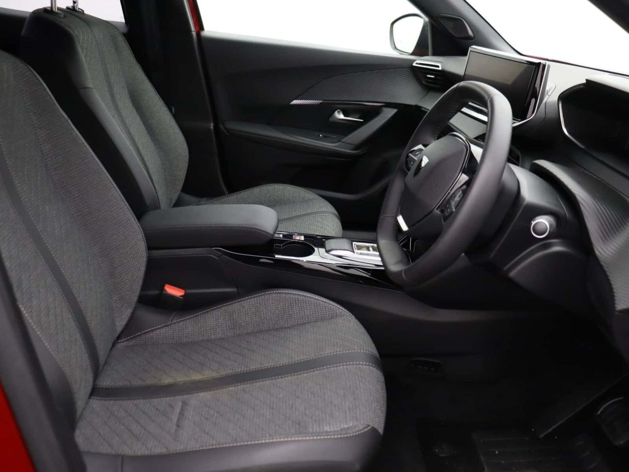 Peugeot E-2008 