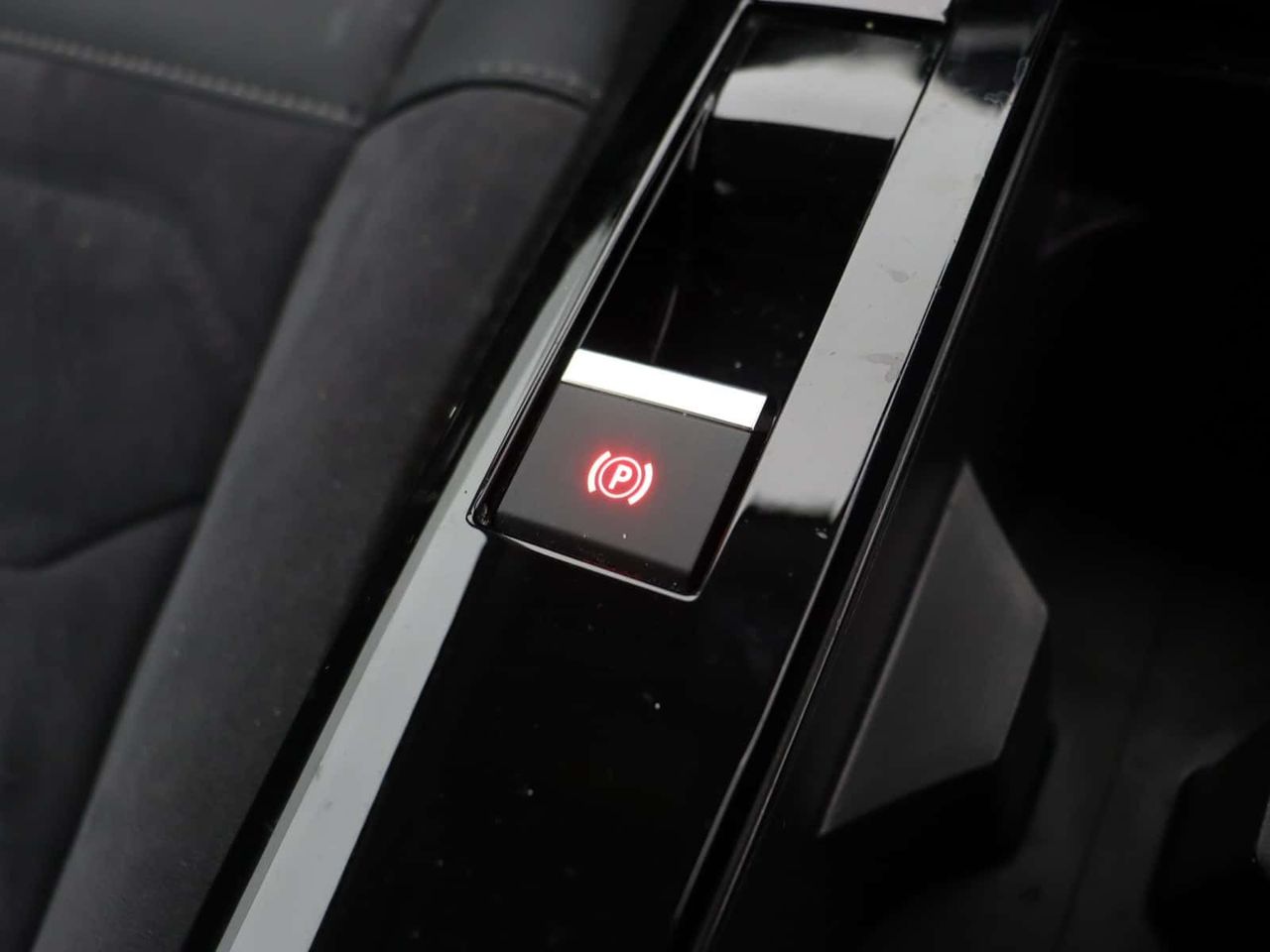 Citroen e-C4 X