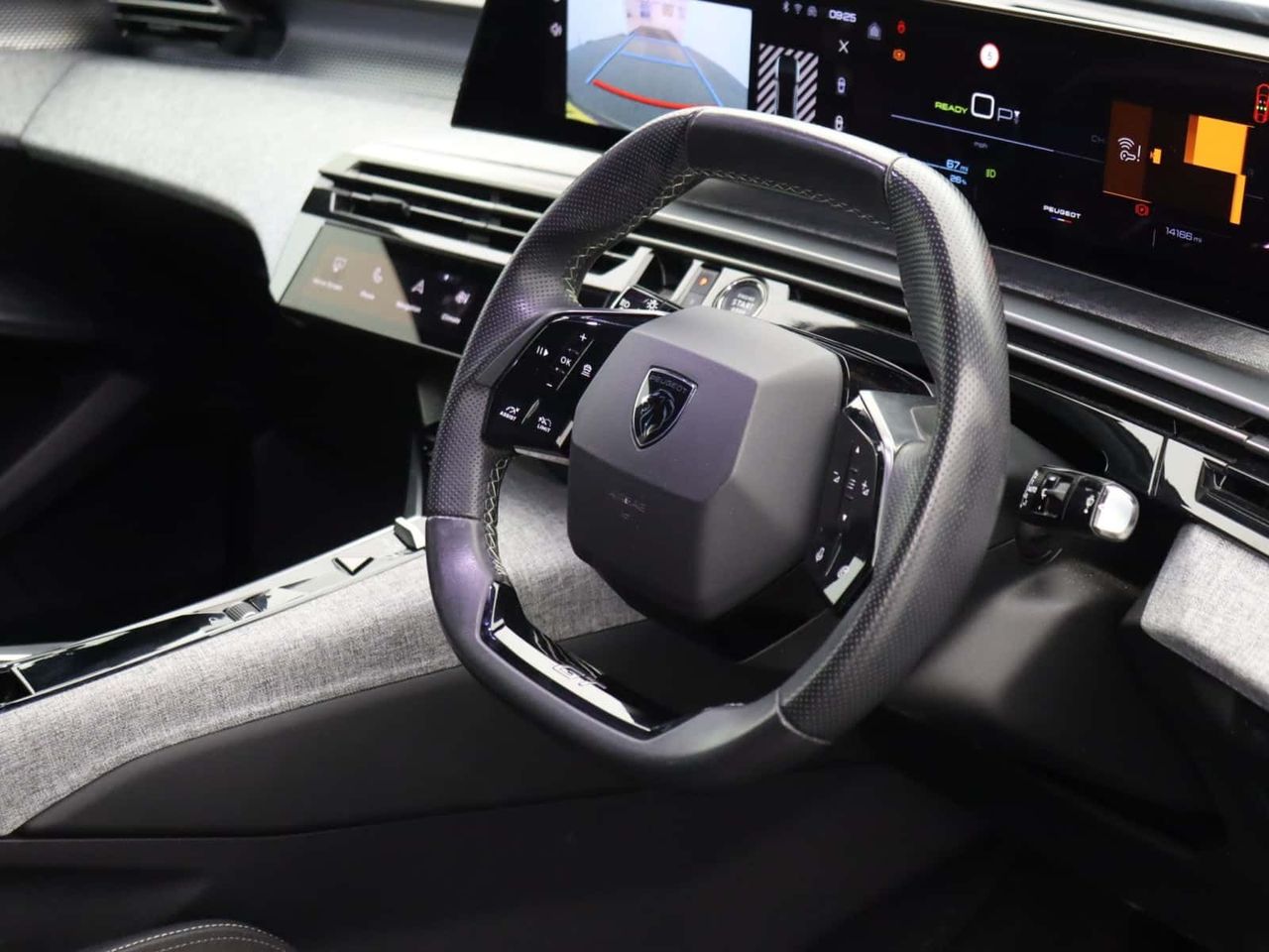 Peugeot E-3008