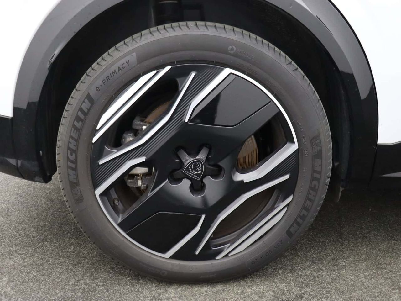 Peugeot E-3008