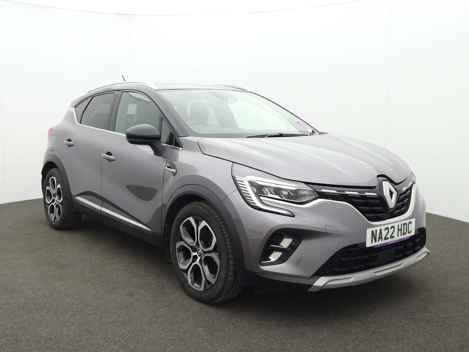 Renault Captur listing photo
