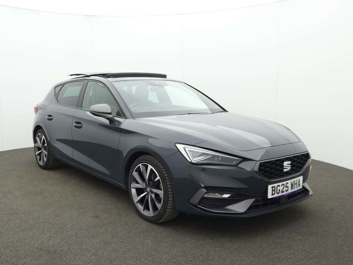 2025 seat leon  leon 1.5 etsi 115 fr sport 5dr dsg automatic petrol hybrid 31,230 04/2025 only £18,499 per month £276.42... photo