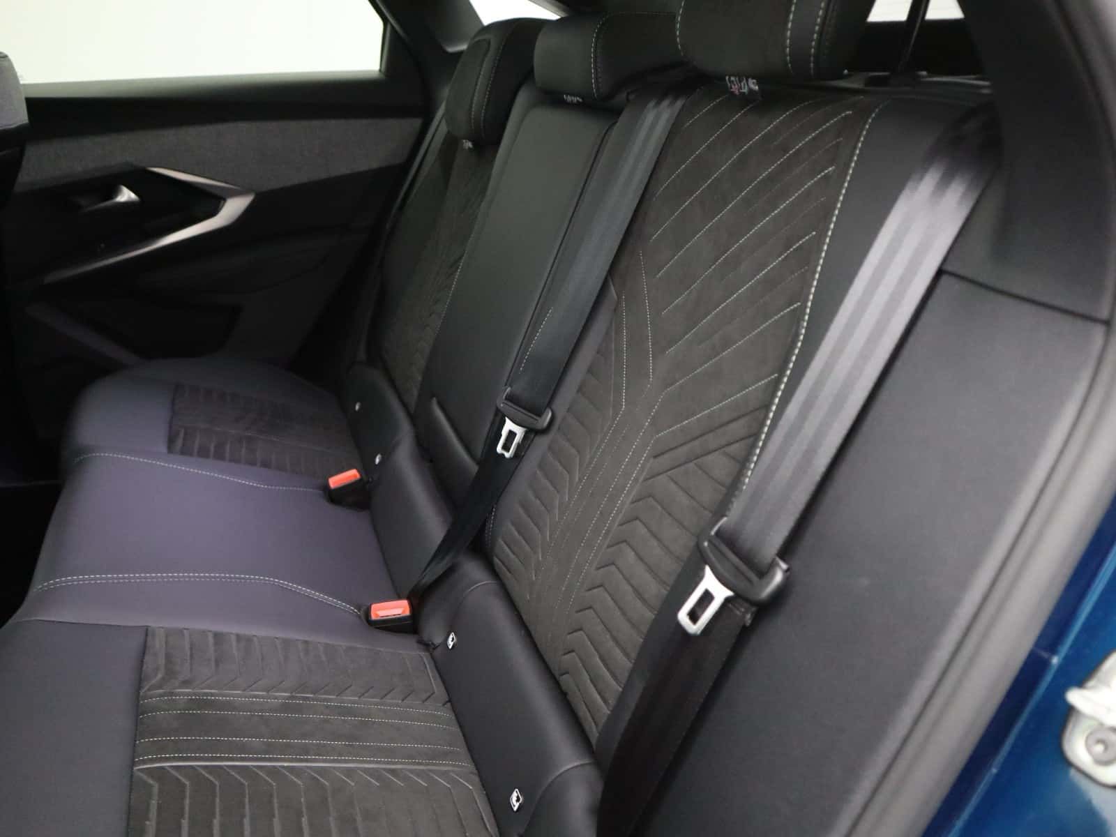 Peugeot E-3008