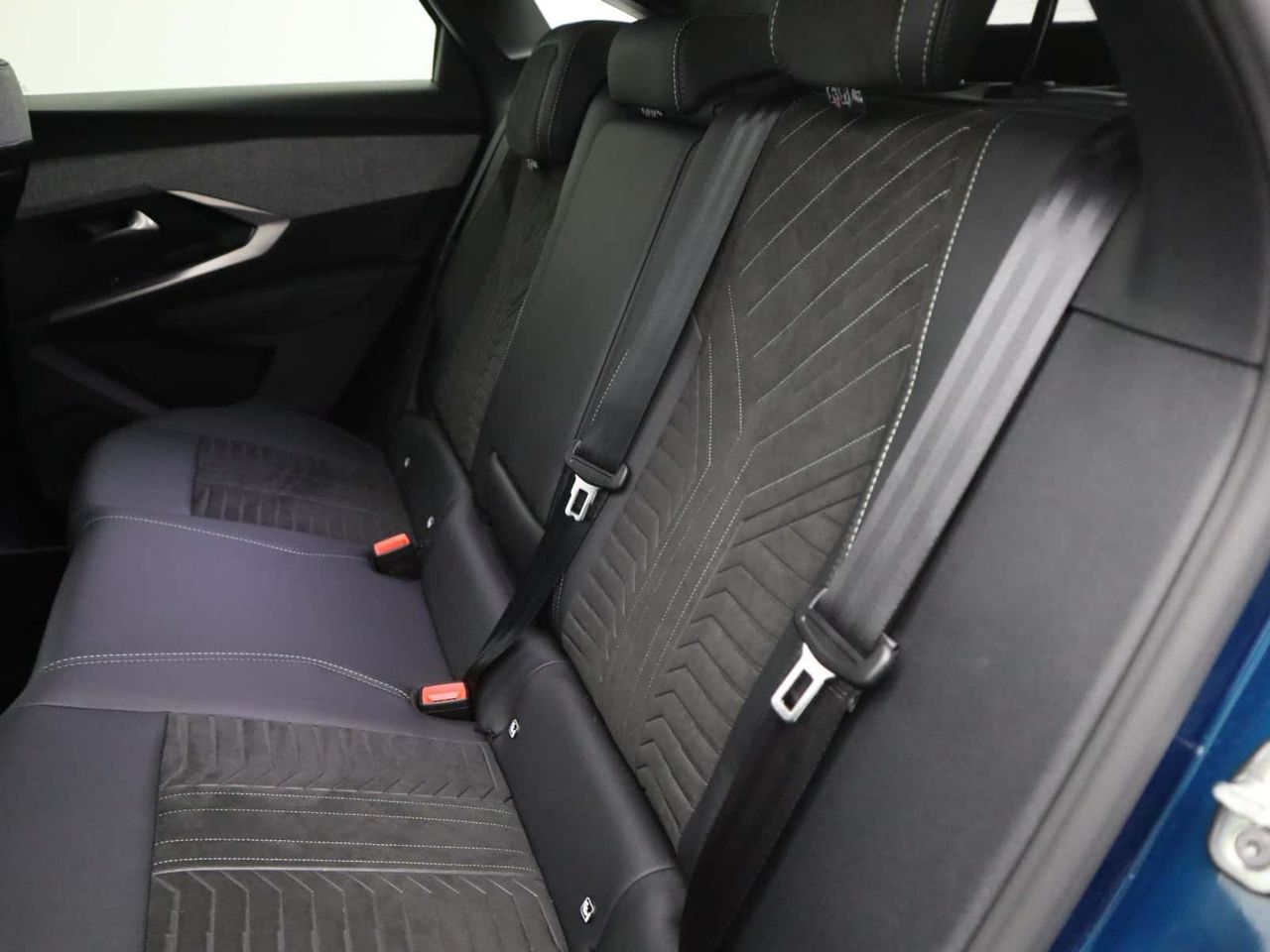 Peugeot E-3008 