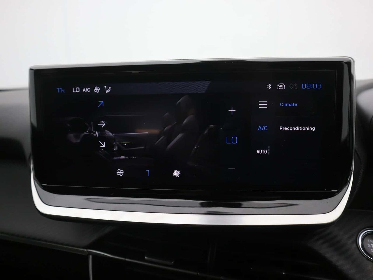 Peugeot E-2008 