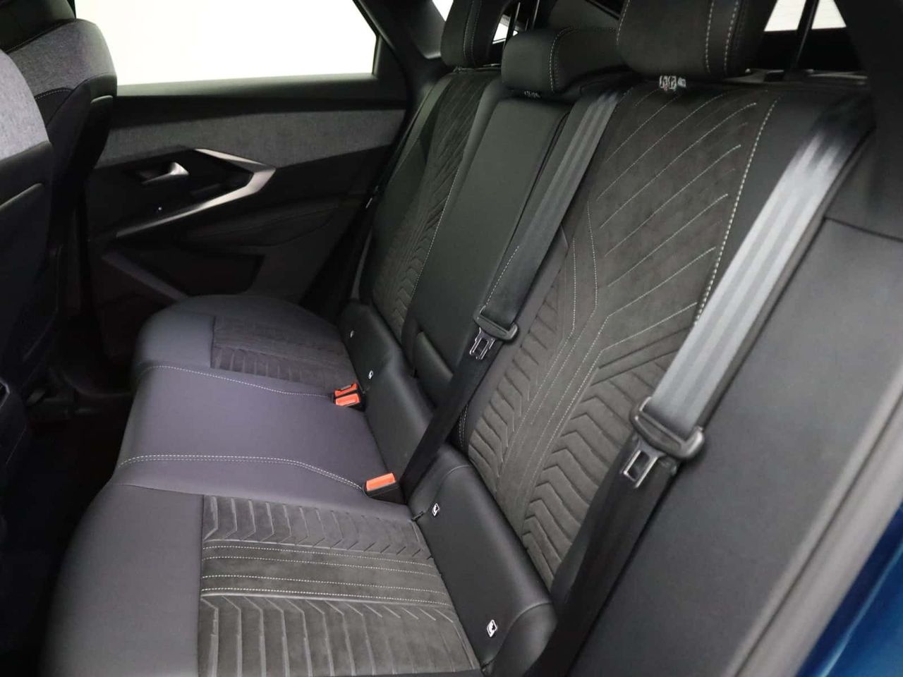 Peugeot E-3008 