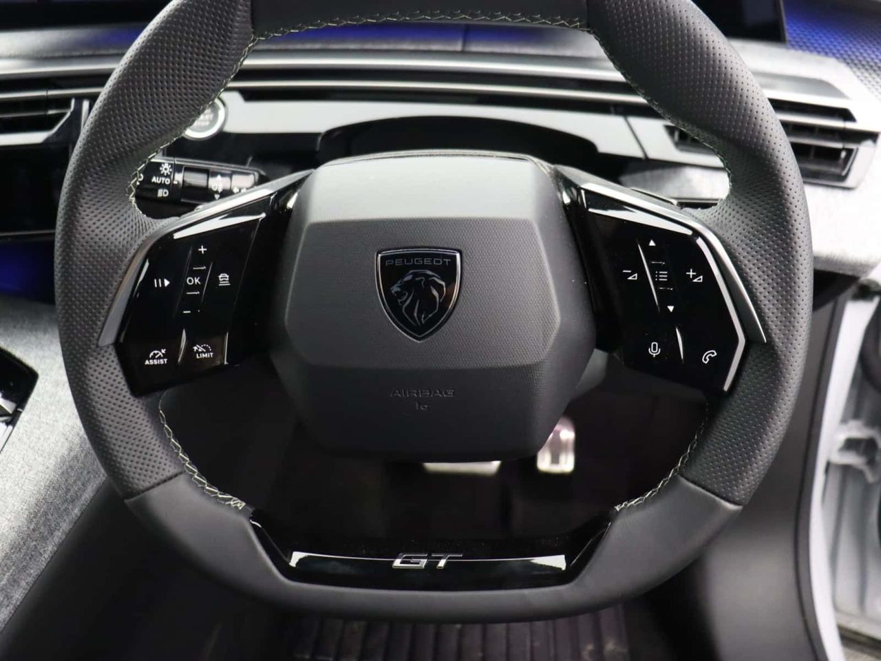 Peugeot E-3008