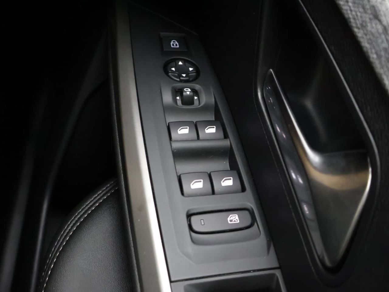 Peugeot E-3008