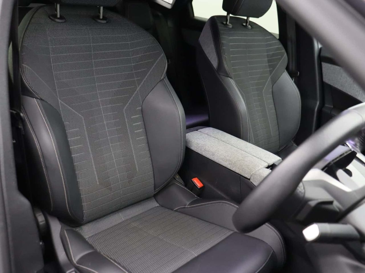 Peugeot E-3008