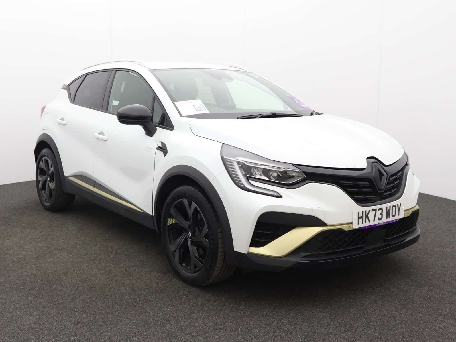 Renault Captur listing photo