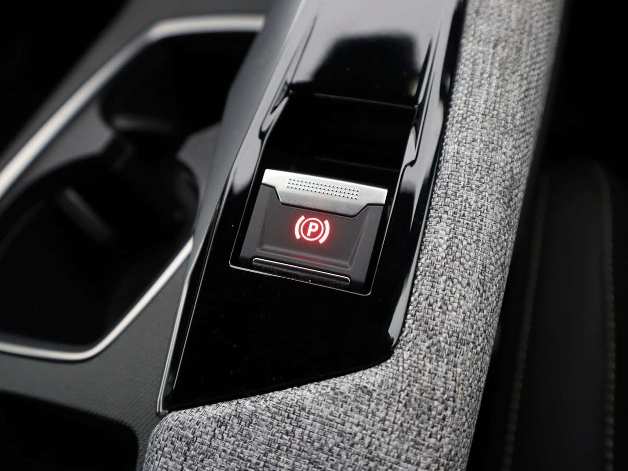 Peugeot E-3008 