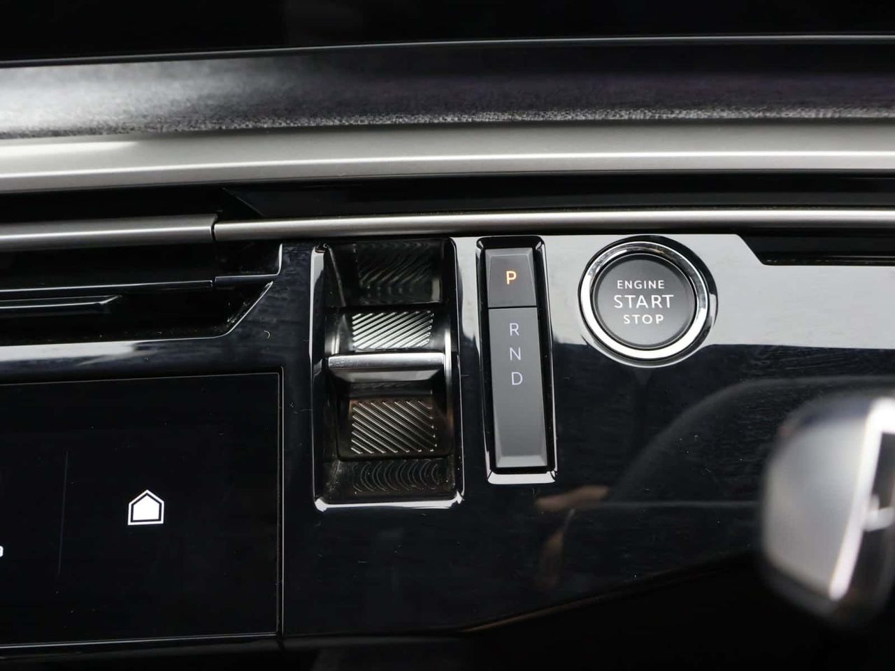 Peugeot E-3008
