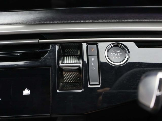 Peugeot E-3008