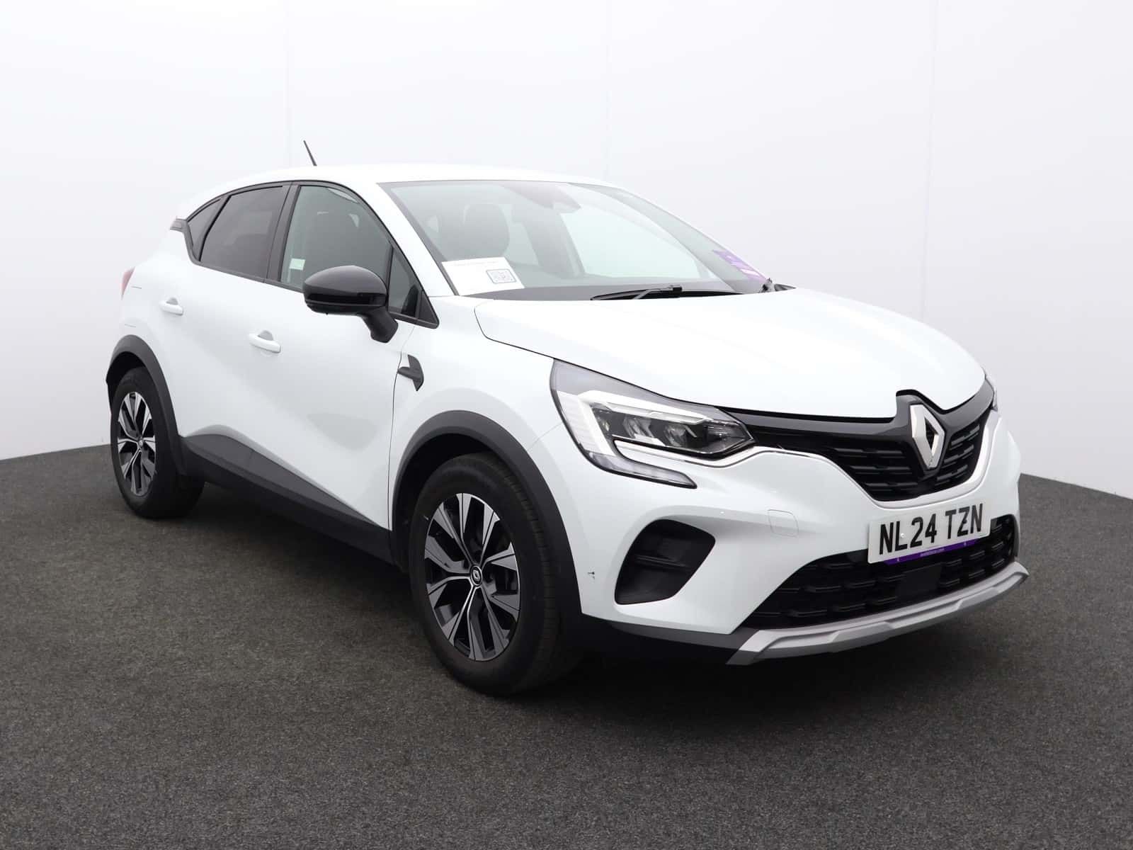 Renault Captur listing photo
