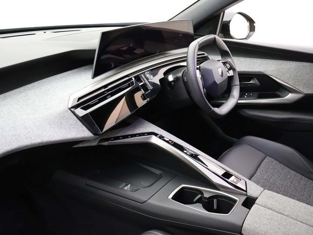 Peugeot E-3008