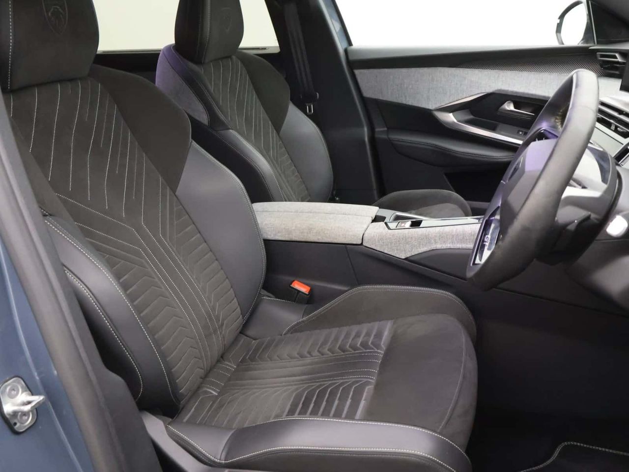 Peugeot E-5008