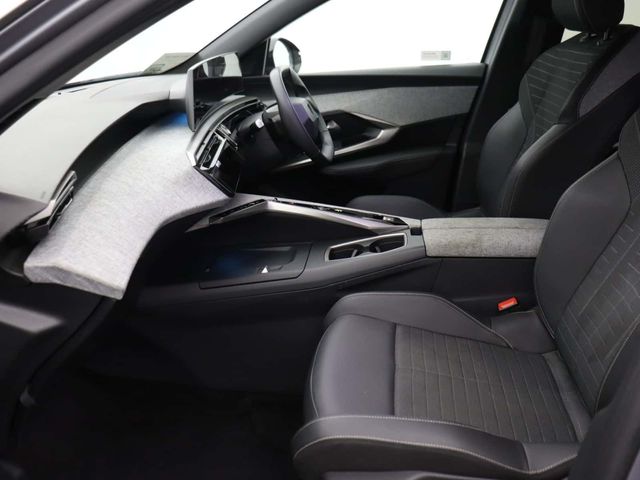 Peugeot E-3008