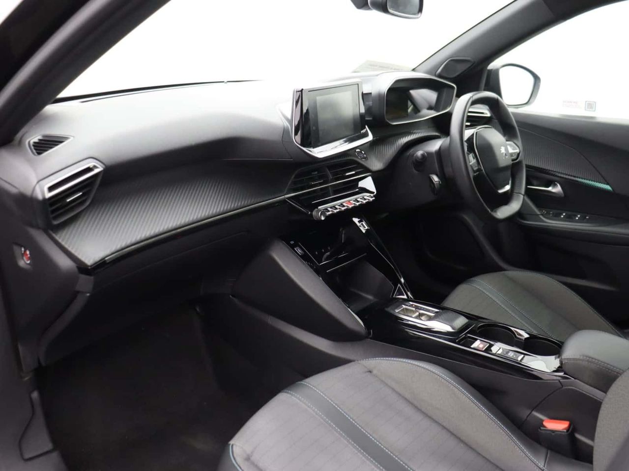 Peugeot E-2008