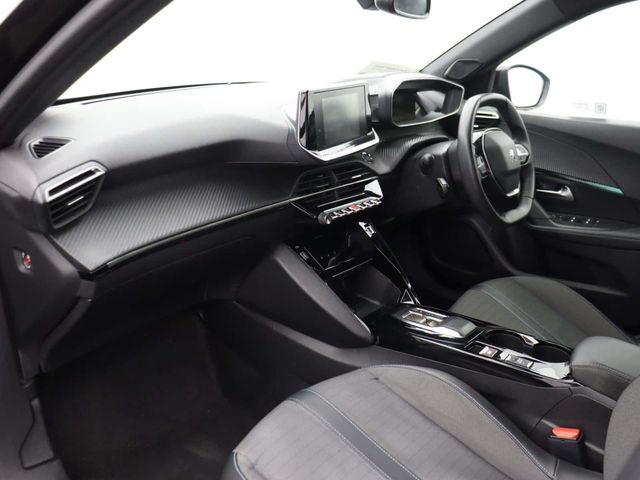 Peugeot E-2008