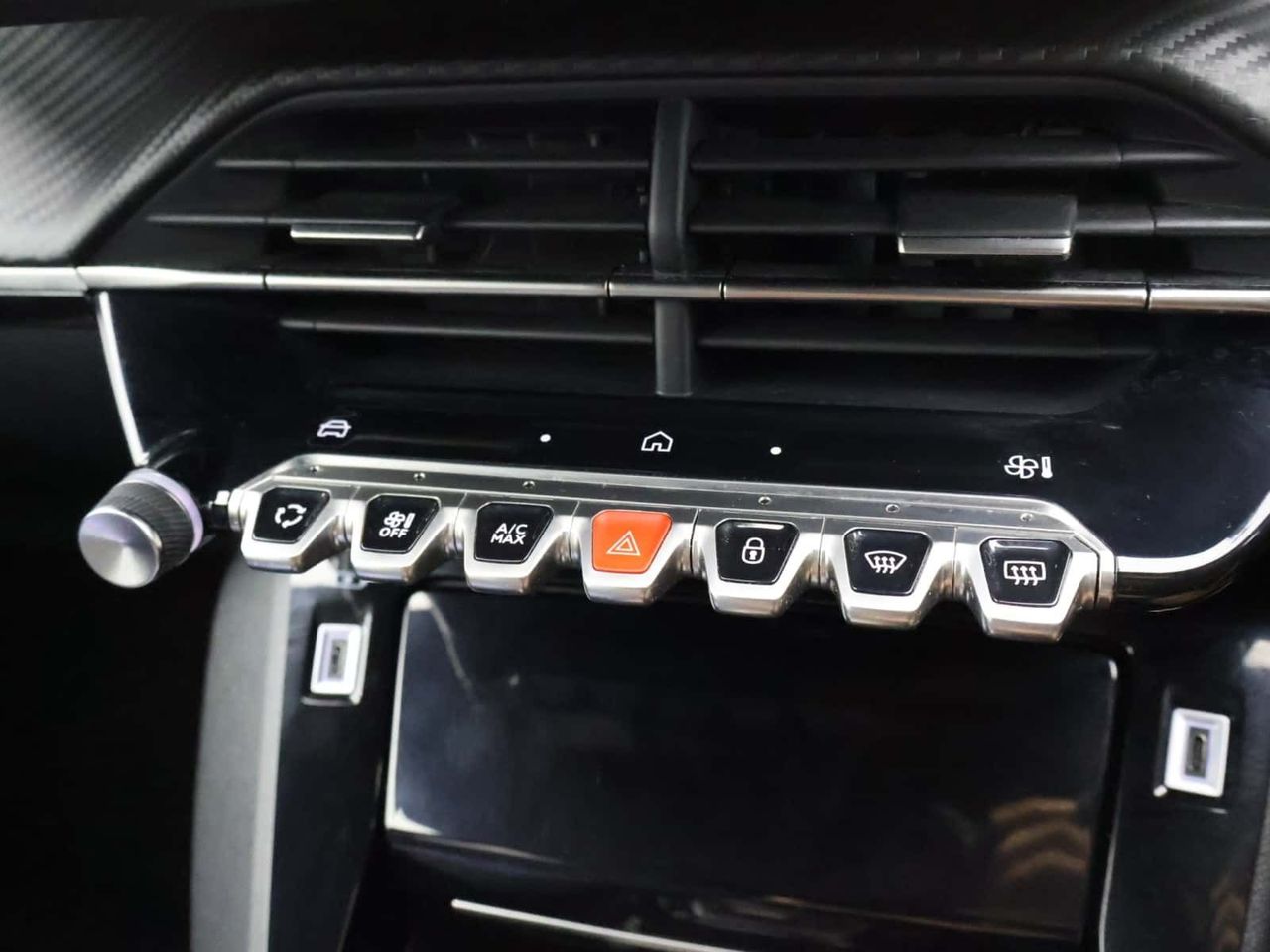 Peugeot E-2008