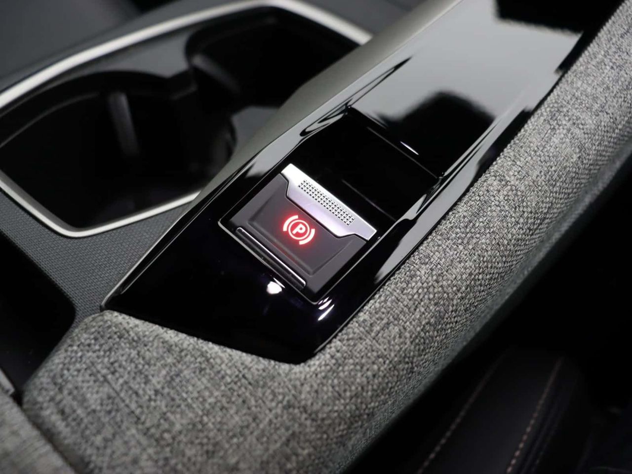 Peugeot E-3008