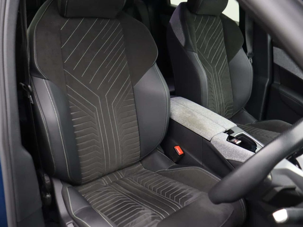 Peugeot E-3008