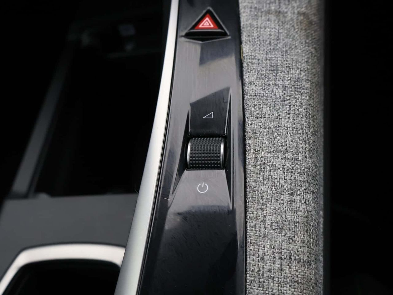 Peugeot E-5008