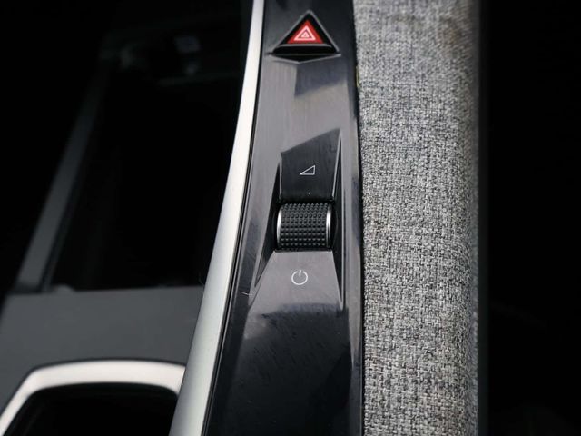 Peugeot E-5008