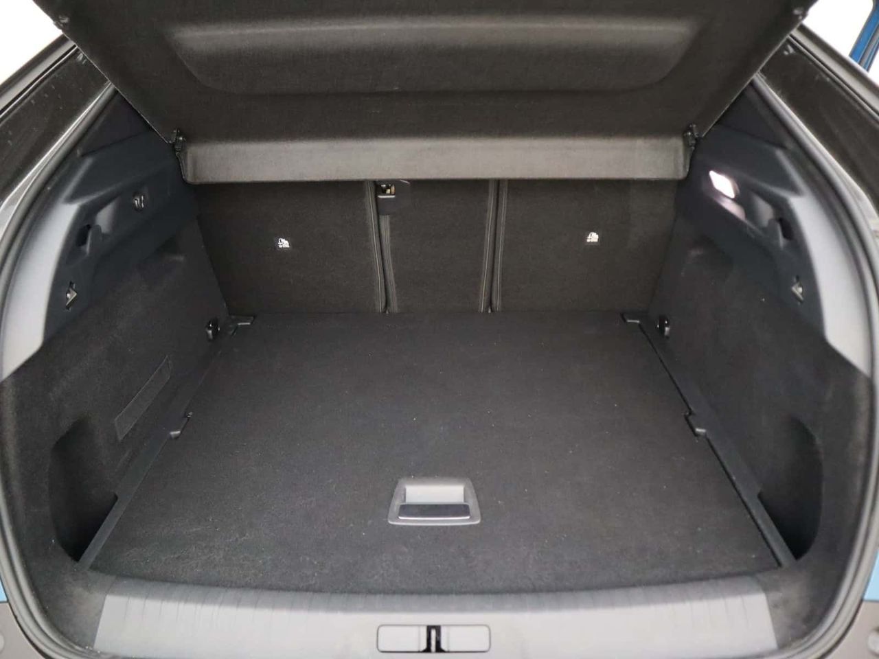 Peugeot E-3008 
