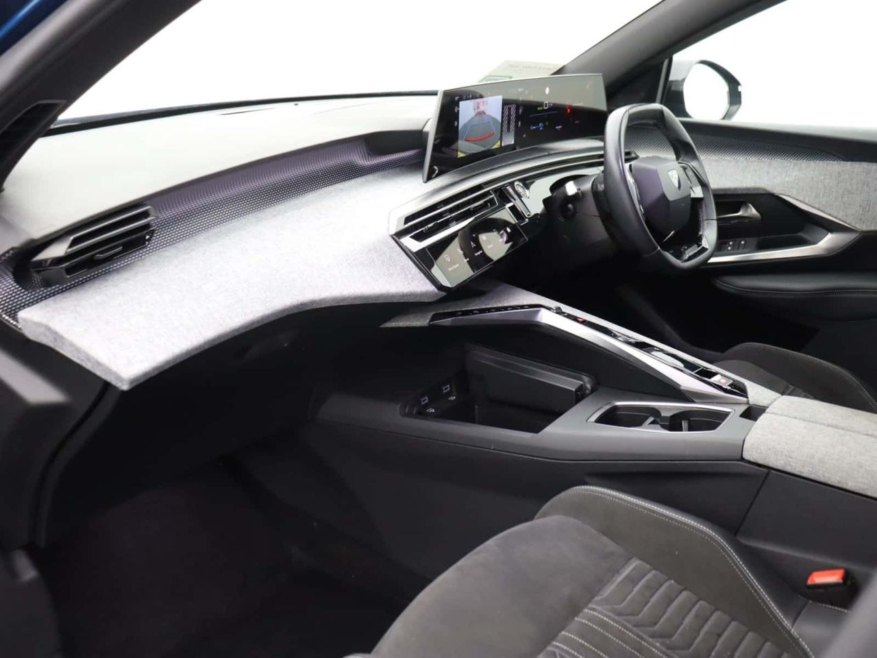 Peugeot E-3008