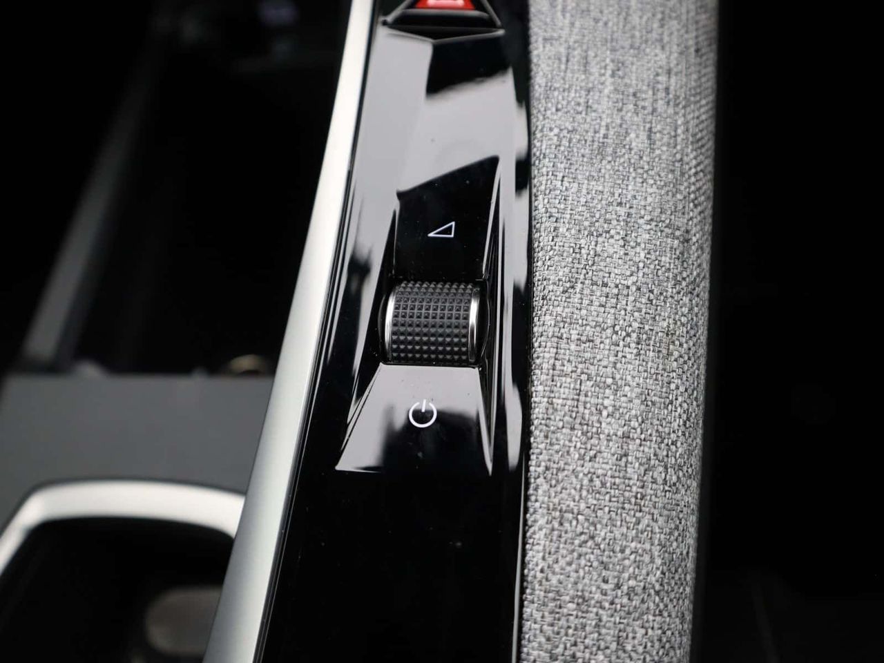 Peugeot E-3008 