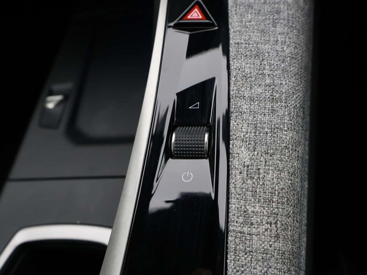 Peugeot E-3008