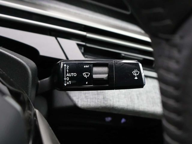 Peugeot E-3008