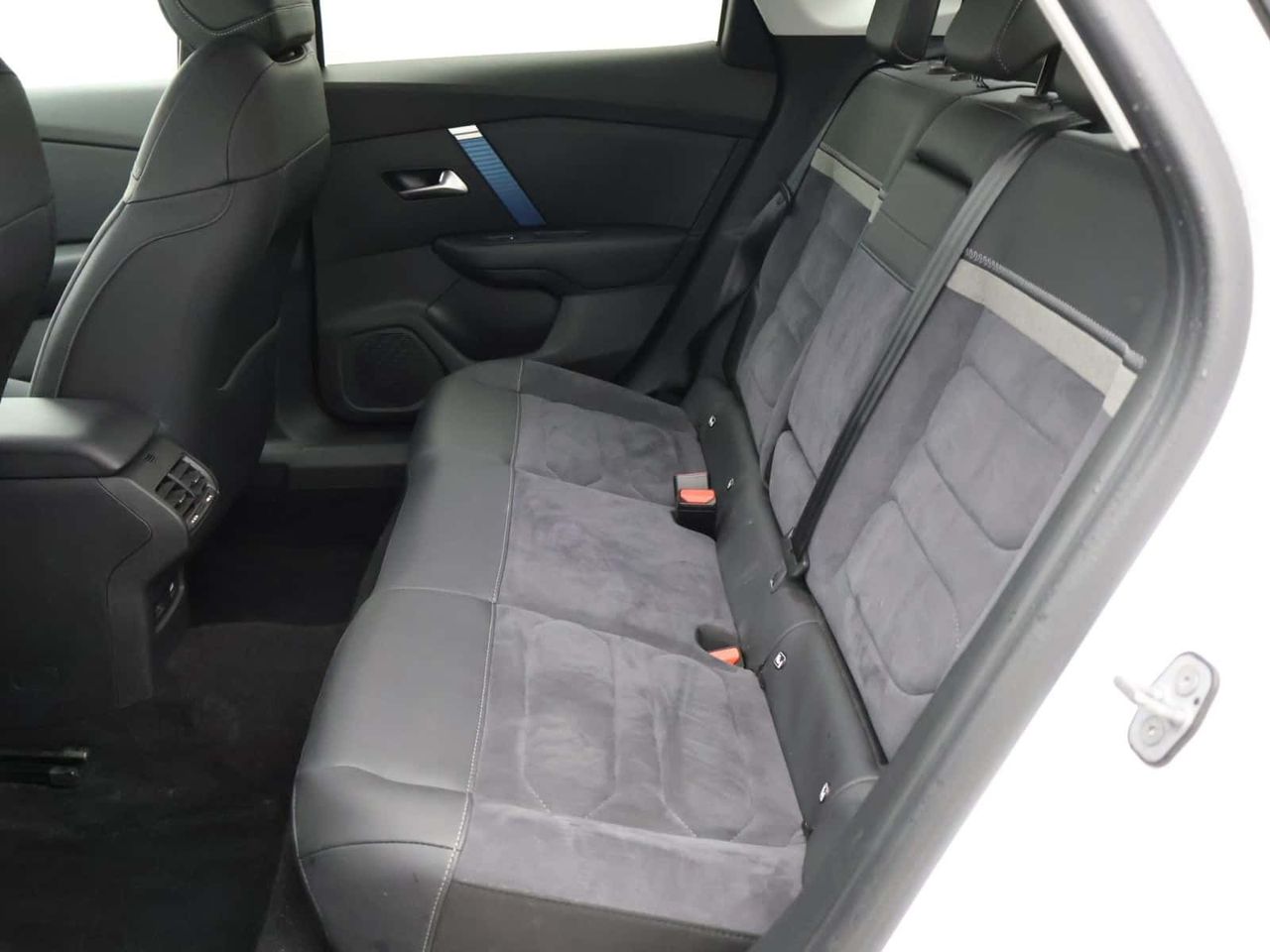 Citroen e-C4 X