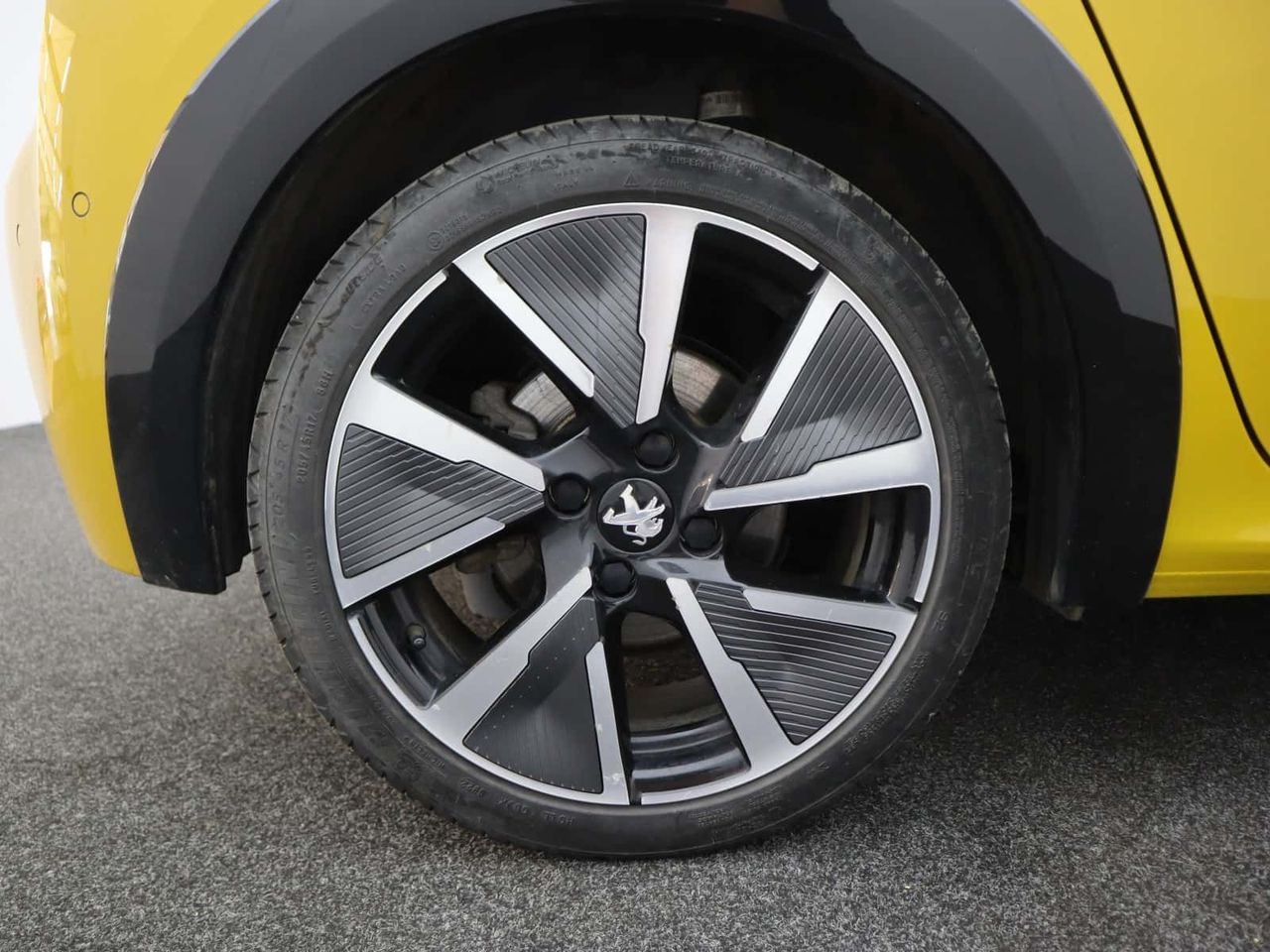 Peugeot E-208 