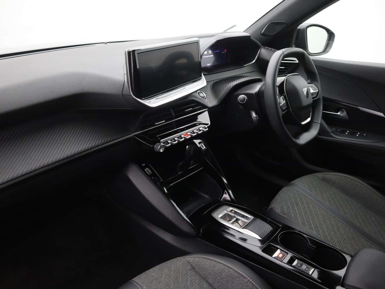 Peugeot E-2008 
