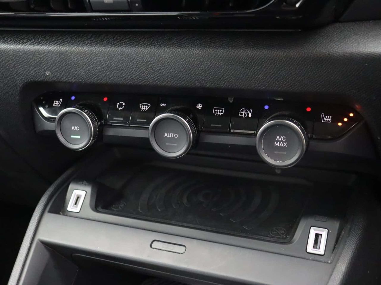 Citroen e-C4 X