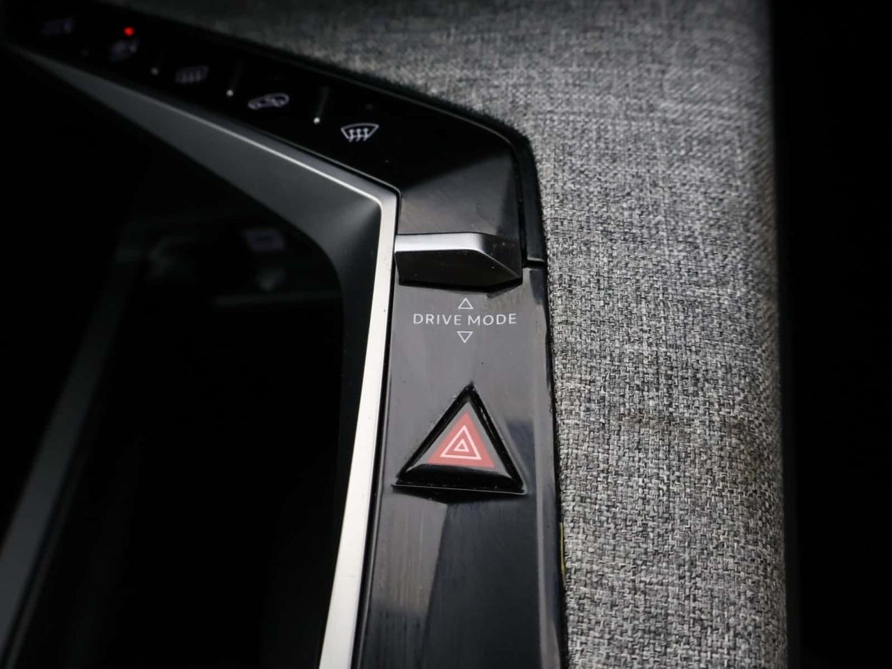 Peugeot E-5008