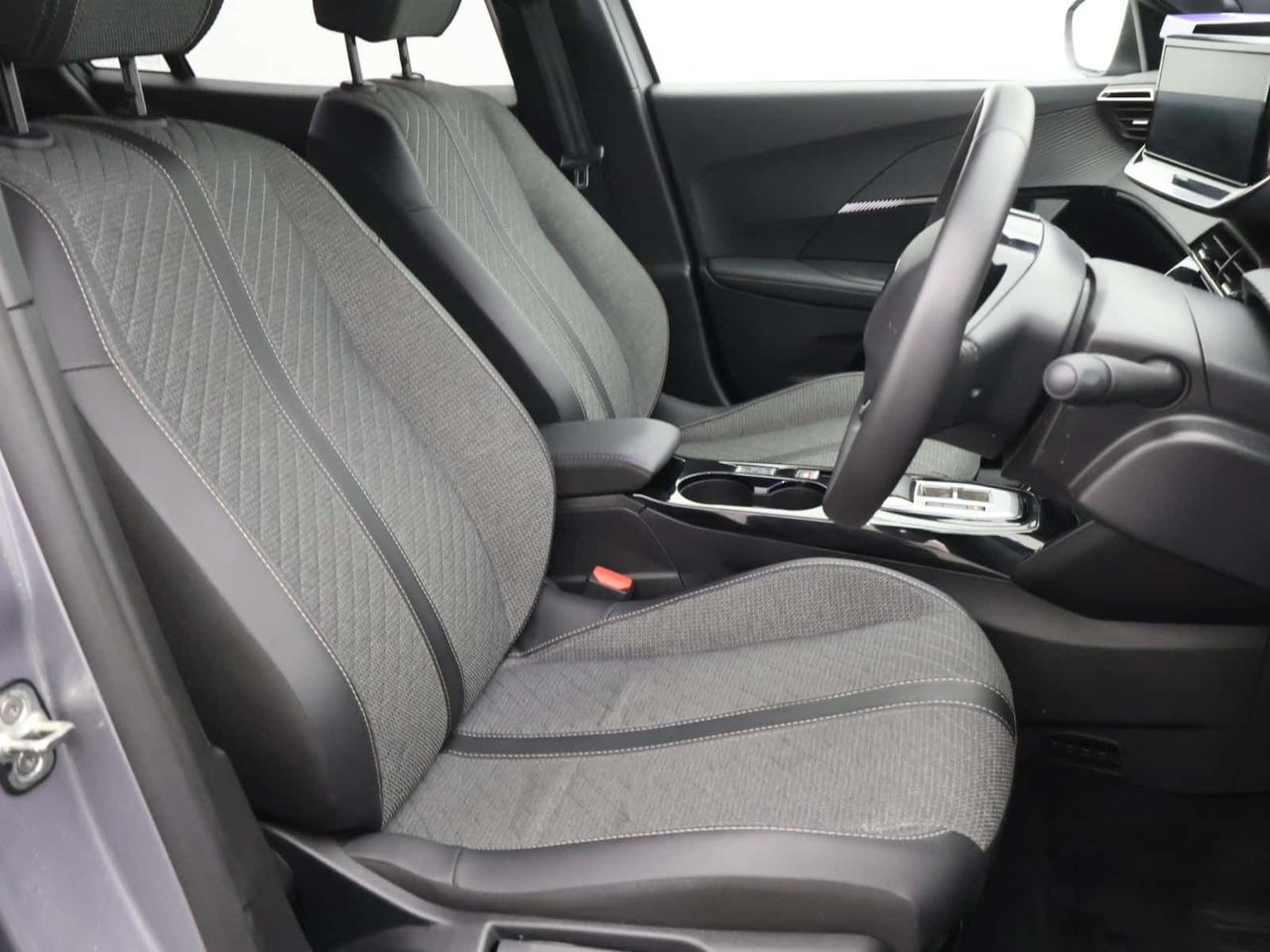 Peugeot E-2008